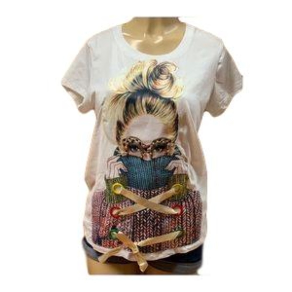 Plus size t-shirt with aplication